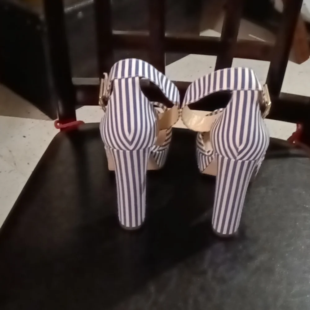 Shoes - Picture 4 of 5